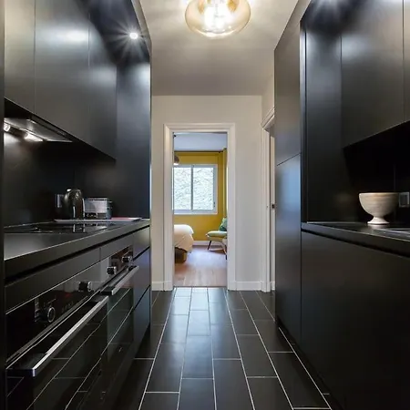 Stella - Furnished - Downtown Apartment